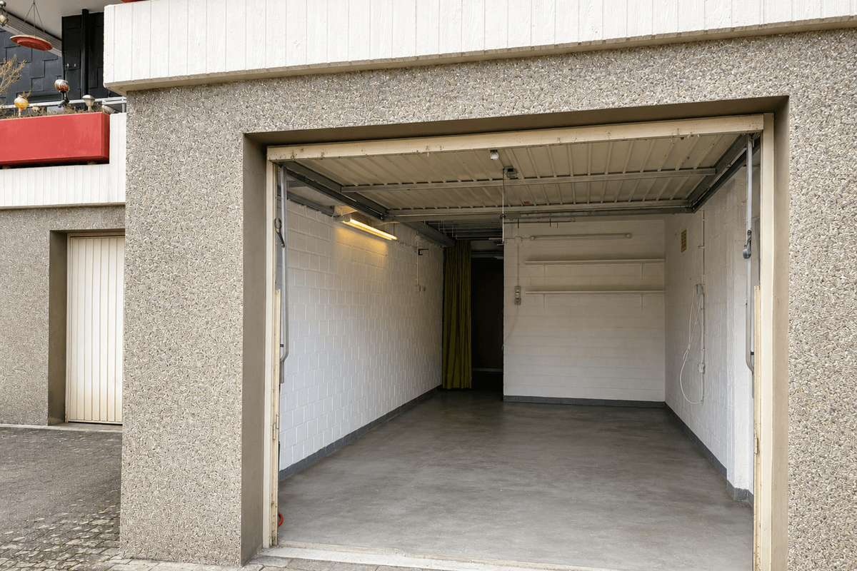 Garage mit Zugang ins Haus